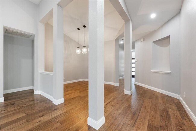 Building Photo - 1804 Camas Dr