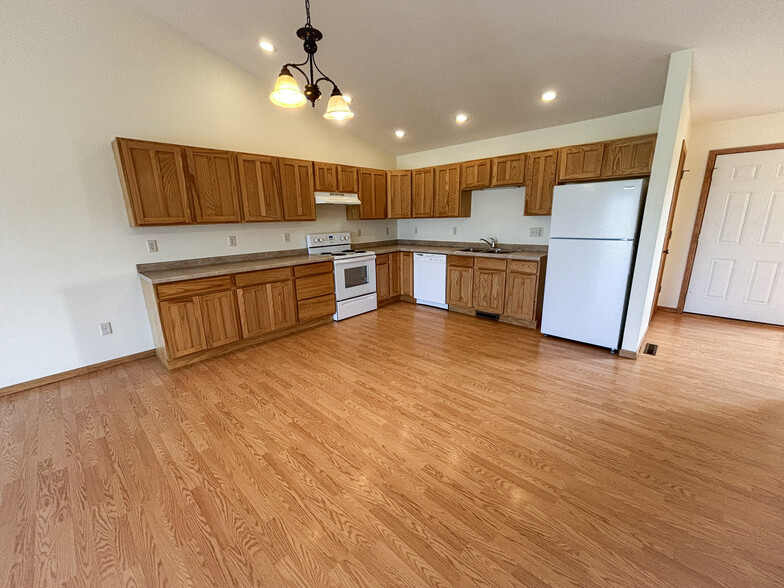 Building Photo - 5562 165th St E