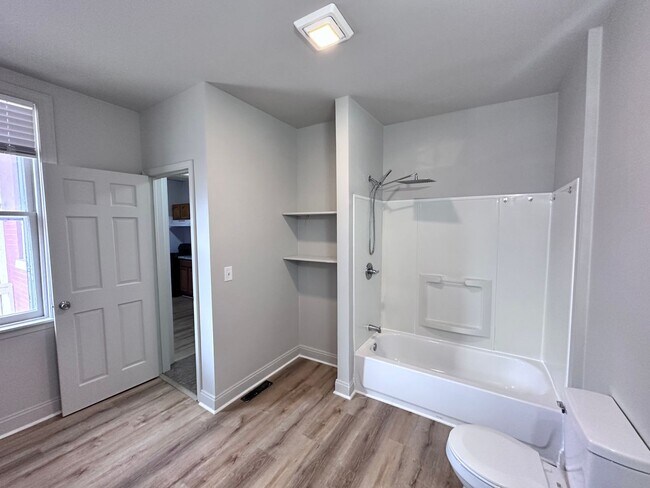 Building Photo - 201 E Cottage Pl