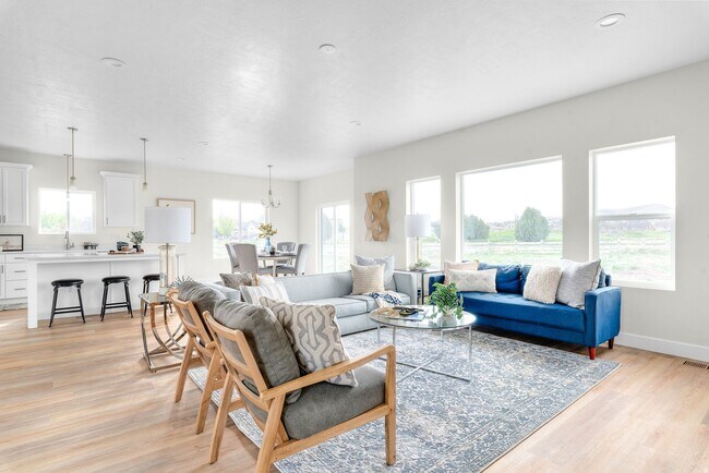 Building Photo - Golf Course Living with Incredible Views and Finished Basement