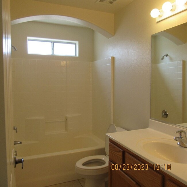 Building Photo - 646 Roamer Ln