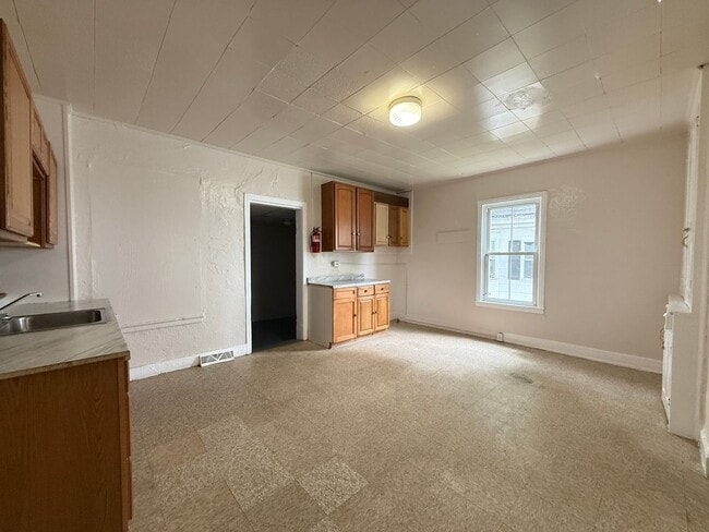 Building Photo - Spacious 2 Bedroom Home FOR RENT in Millvi...