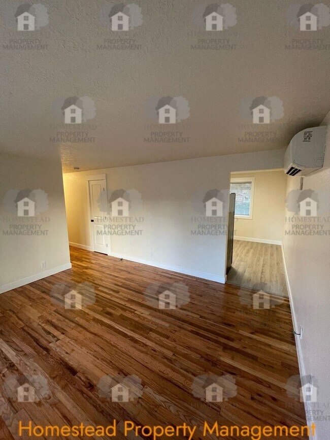 Building Photo - 425 S 8th St