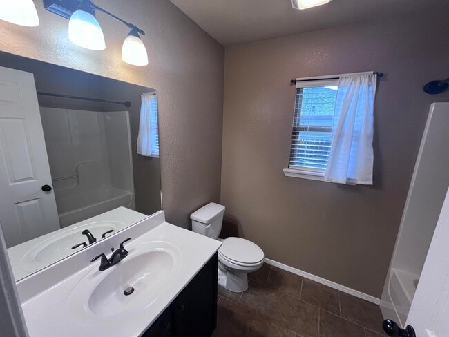 Building Photo - 439 Nottingham Dr