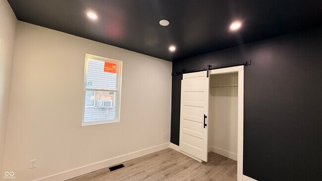 Building Photo - 1835 Applegate St