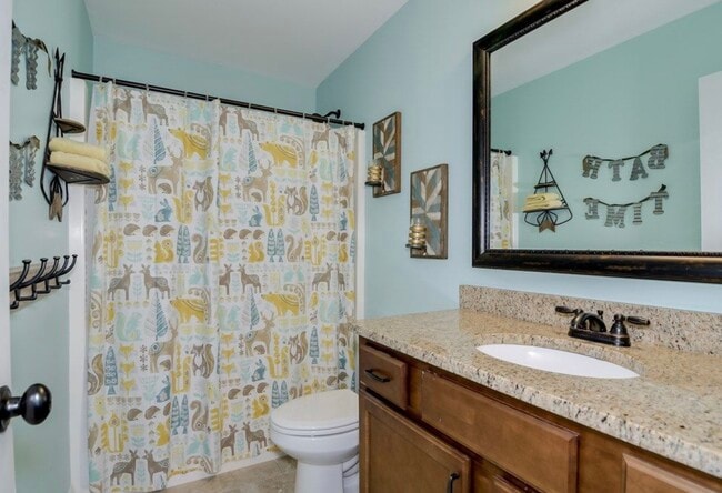 Second floor full bath - 5464 Everlook Cir