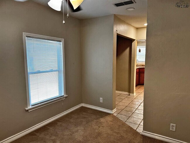 Building Photo - 100 Lilac Ln