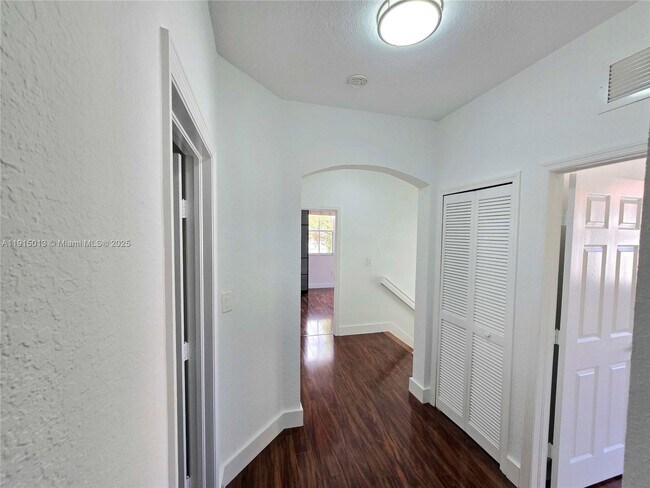 Building Photo - 7848 NW 108th Ct