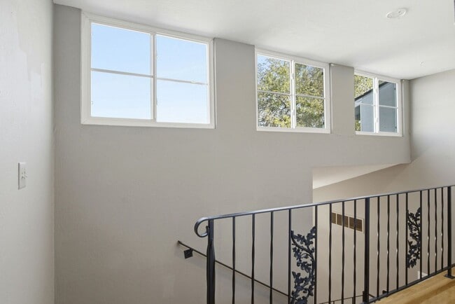 Building Photo - 6137 Banner Dr