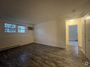Building Photo - 2 bed unit with balcony in beautiful Amesb...