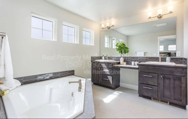 Building Photo - 4646 Corvina St