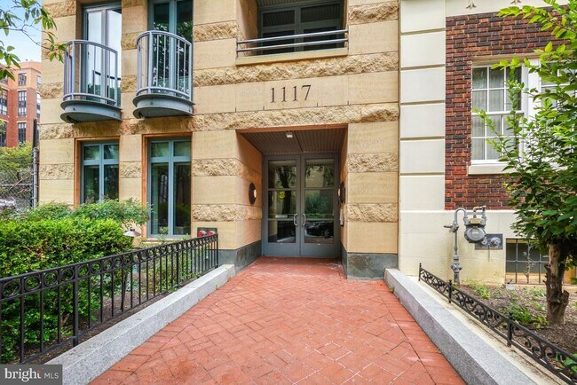 Building Photo - 1117 10th St NW