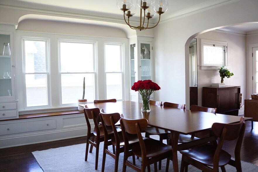 Building Photo - 10010 Burton Ave