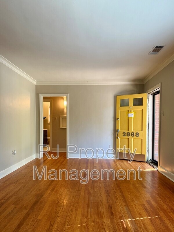 Building Photo - 2888 Midland Ave