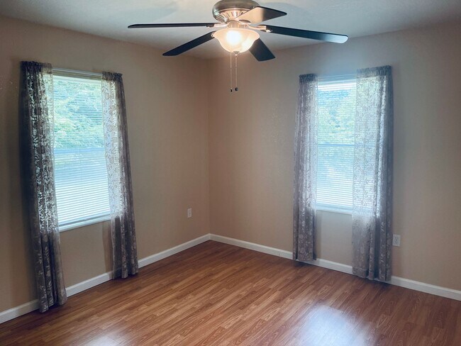 Building Photo - Charming 2-Bedroom in Candler with Large Y...