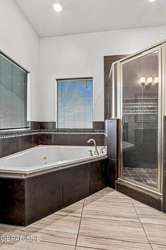 Building Photo - 12744 Midland Ct