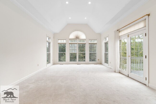 Building Photo - South AVL - Grand Residence in The Cotswol...