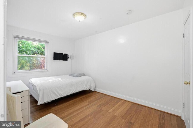 Building Photo - 1701 Montello Ave NE