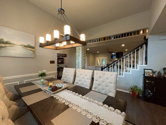 Building Photo - 3909 Meadow Dr