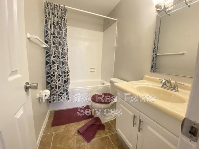 Building Photo - 1013 Dubose Dr