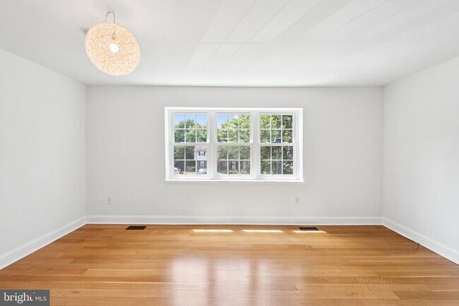 Building Photo - 14844 Cherrydale Dr