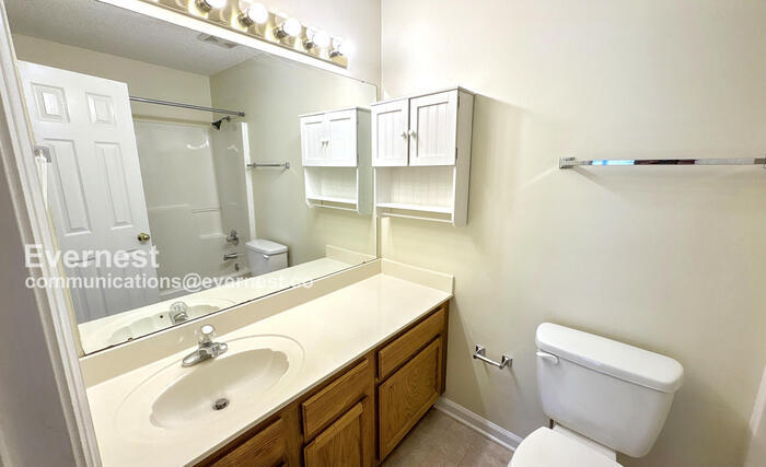 Building Photo - 319 Waters Edge Ln