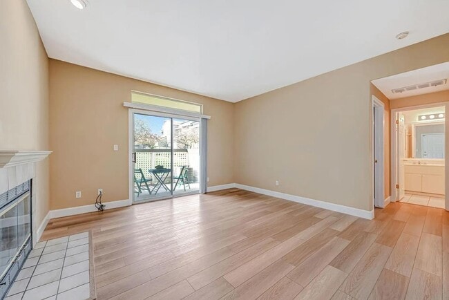 Building Photo - Lake Isabella Way