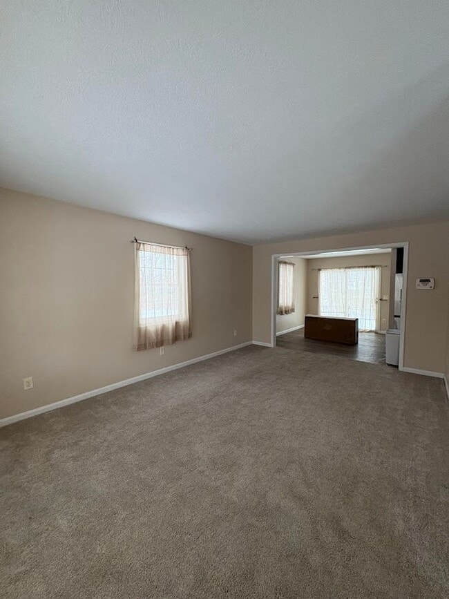 Building Photo - Three bedroom two bathroom home for rent