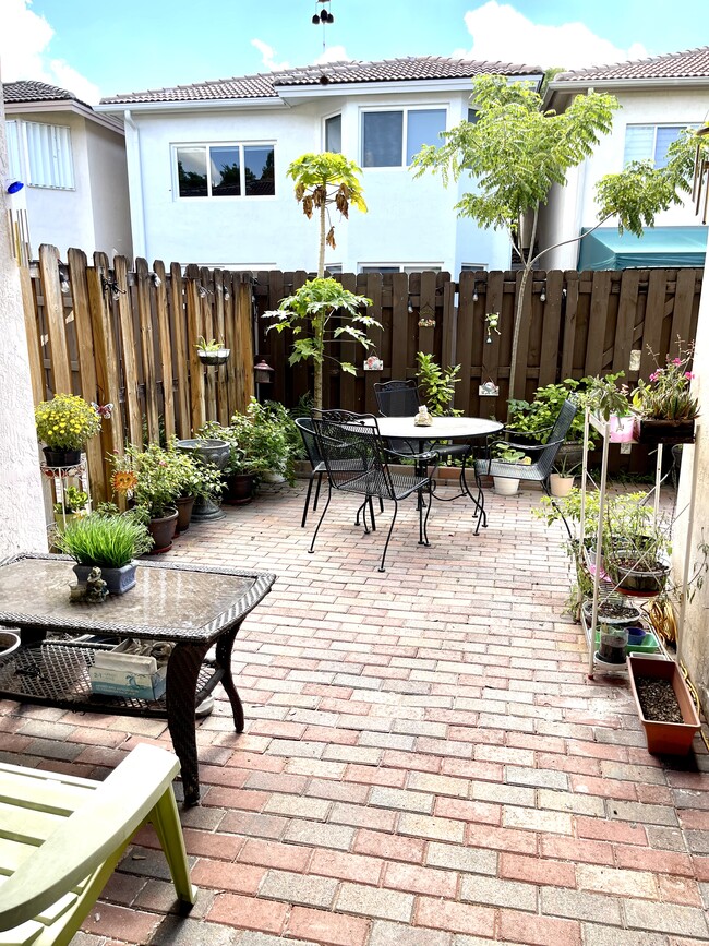 Building Photo - 11210 NW 73rd Terrace