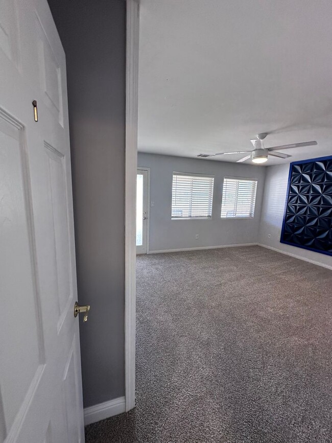 Building Photo - 5302 Doble Aguila Way
