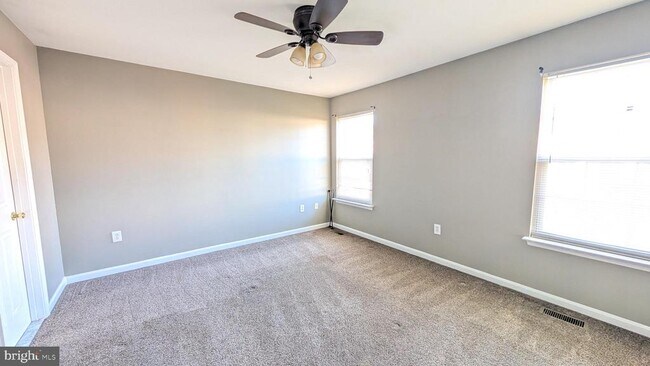 Building Photo - 424 Lilac Terrace NE