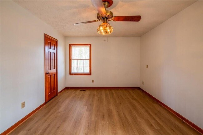 Building Photo - 4967 Macland Rd