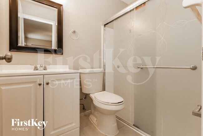 Building Photo - 1794 E Groveleaf Ave