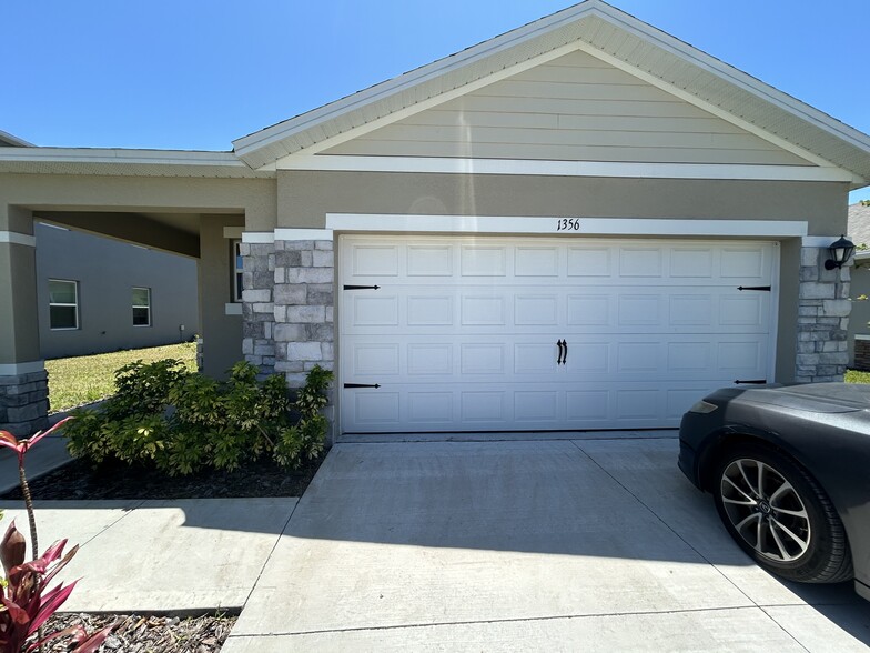 Building Photo - 1356 Cork Dr
