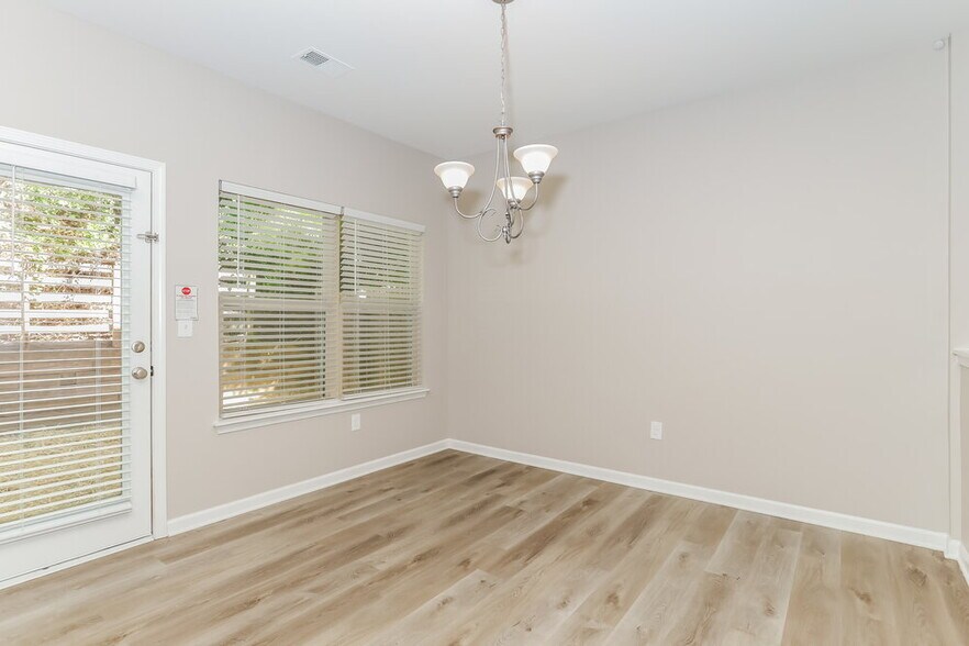 Building Photo - 262 Stillwood Dr