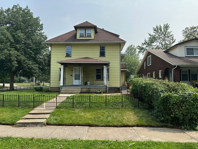 Building Photo - 2086 Marlindale Rd