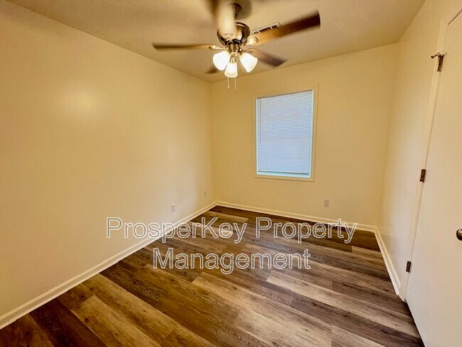 Building Photo - 746 Andrea Dr