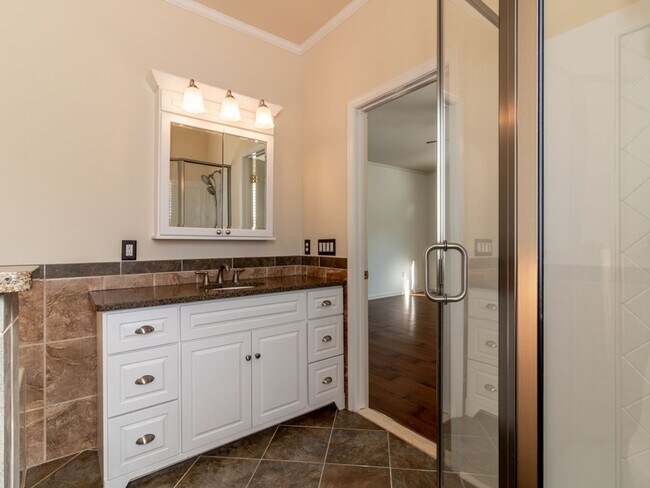 Building Photo - Single family - unfurnished - YEAR ROUND rental - Mill Pond Acres