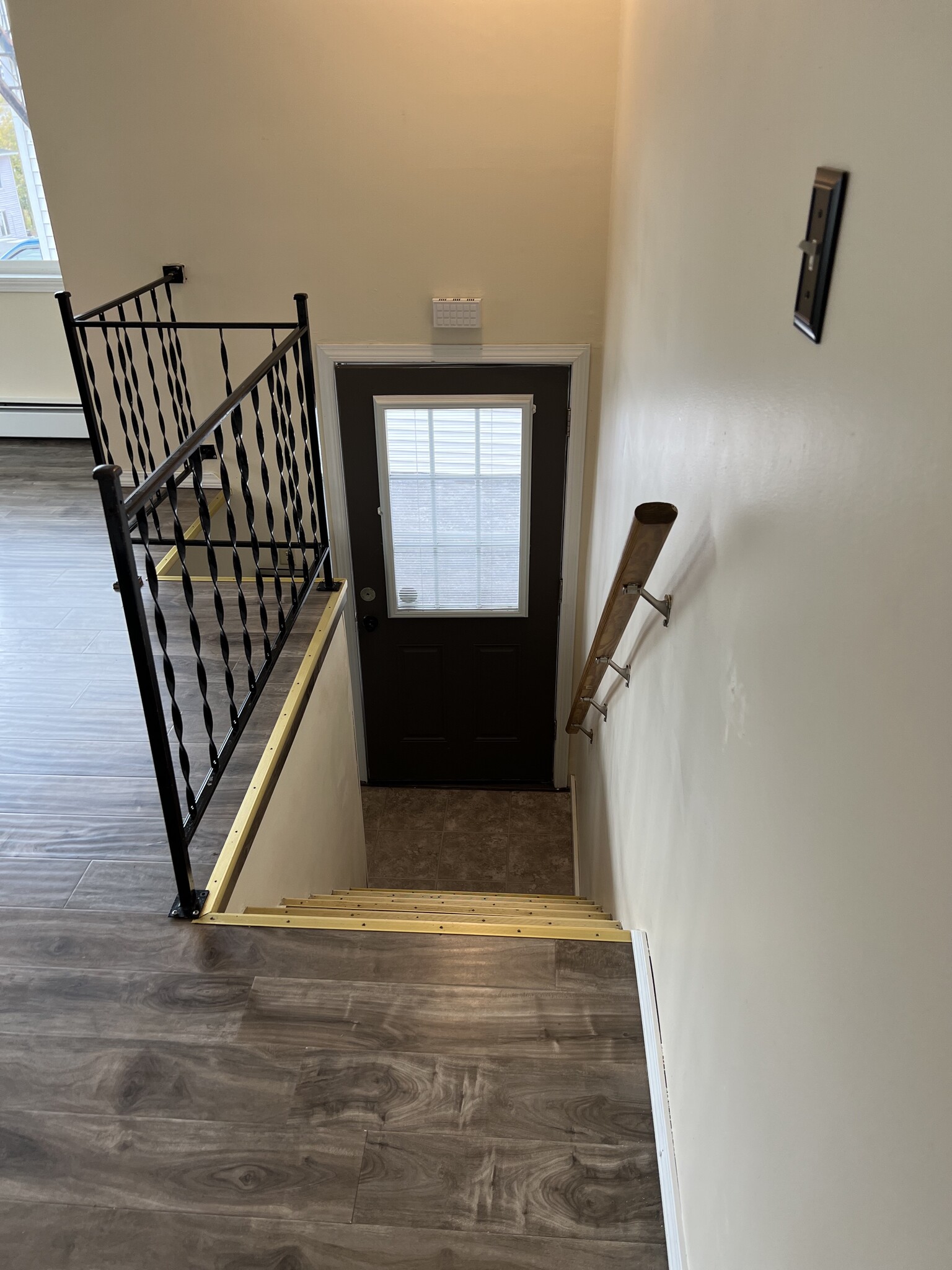 Building Photo - 253 Main St