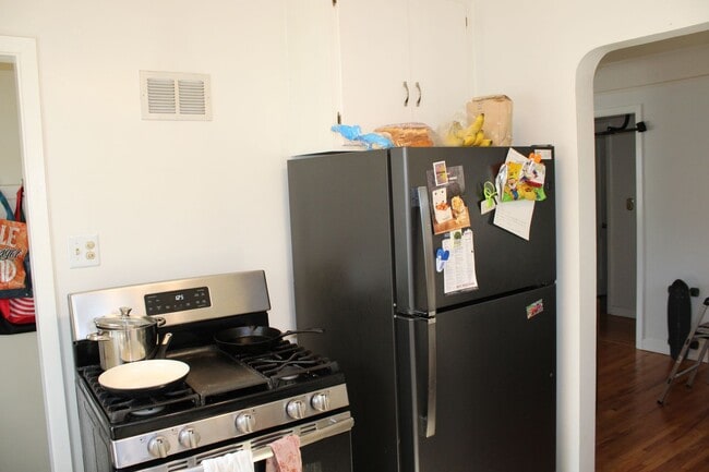 Building Photo - **Lake Nokomis Beauty! 3 Bed 1 Bath!**