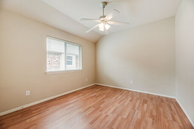 Building Photo - "Spacious 4-Bedroom with 2 Baths and 2,116 Sq Ft in Little Elm!"