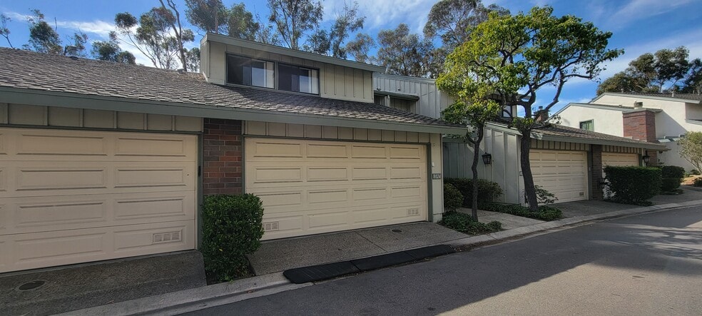 Building Photo - 8024 Caminito Gianna