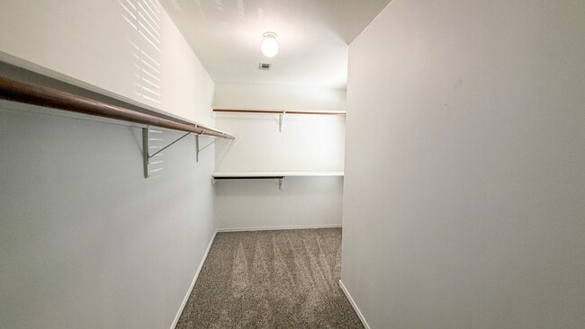 Building Photo - 503 Willow W Dr