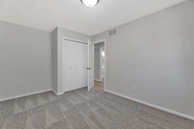 Building Photo - 2025-2027 N. Rosewood Ct.