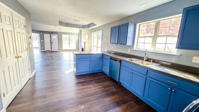 Building Photo - Newly Renovated 2 Bedroom, 2 Bathroom Home