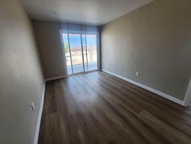Building Photo - Beautiful Remodeled Home