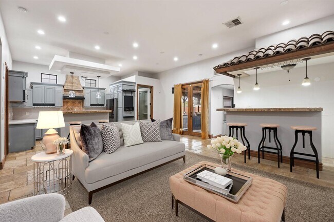 Building Photo - 1629 W Willetta St