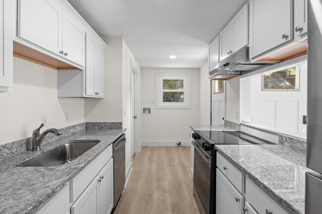 Building Photo - AVAILABLE NOW. 3 BED 1 BATH. IDEAL LOCATION IN BELLEVUE. CLOSE TO EVERYTHING WEST NASHVILLE. NEWL...