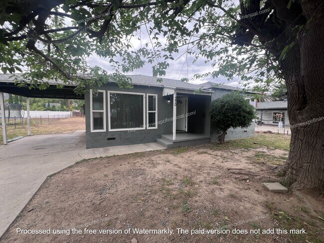 Building Photo - 370 W 44th St