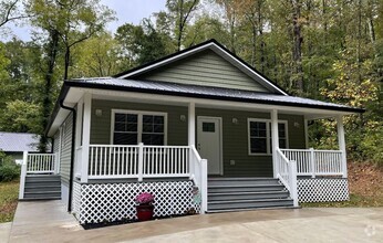 Building Photo - 3-Bedroom in Town of Farmville with Privac...